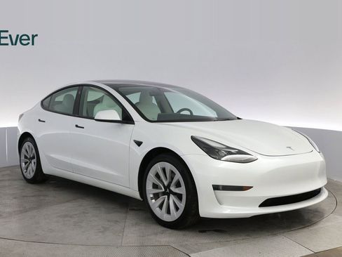 Used 2023 Tesla Model 3 Standard Range image 4