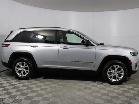 Used 2023 Jeep Grand Cherokee Limited AWD/4WD image 37