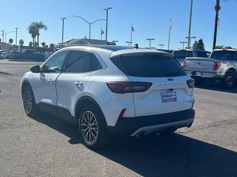 Certified 2025 Ford Escape SE w/ Class II Trailer Tow Package FWD image 5