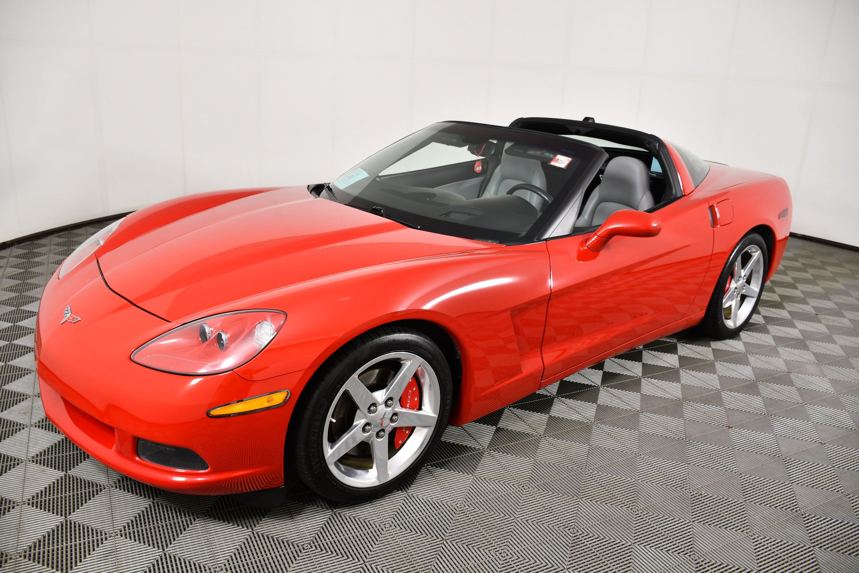 Used 2005 Chevrolet Corvette Coupe w/ Preferred Equipment Group RWD image 10