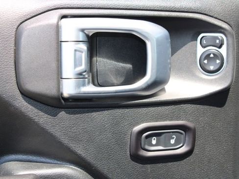 Used 2018 Jeep Wrangler Unlimited Rubicon AWD/4WD image 13