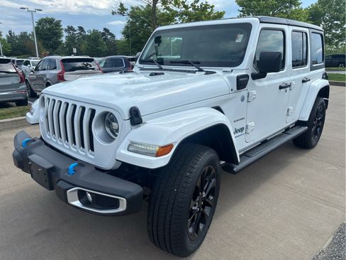 Used 2023 Jeep Wrangler Unlimited Sahara w/ Cold Weather Group AWD/4WD image 6