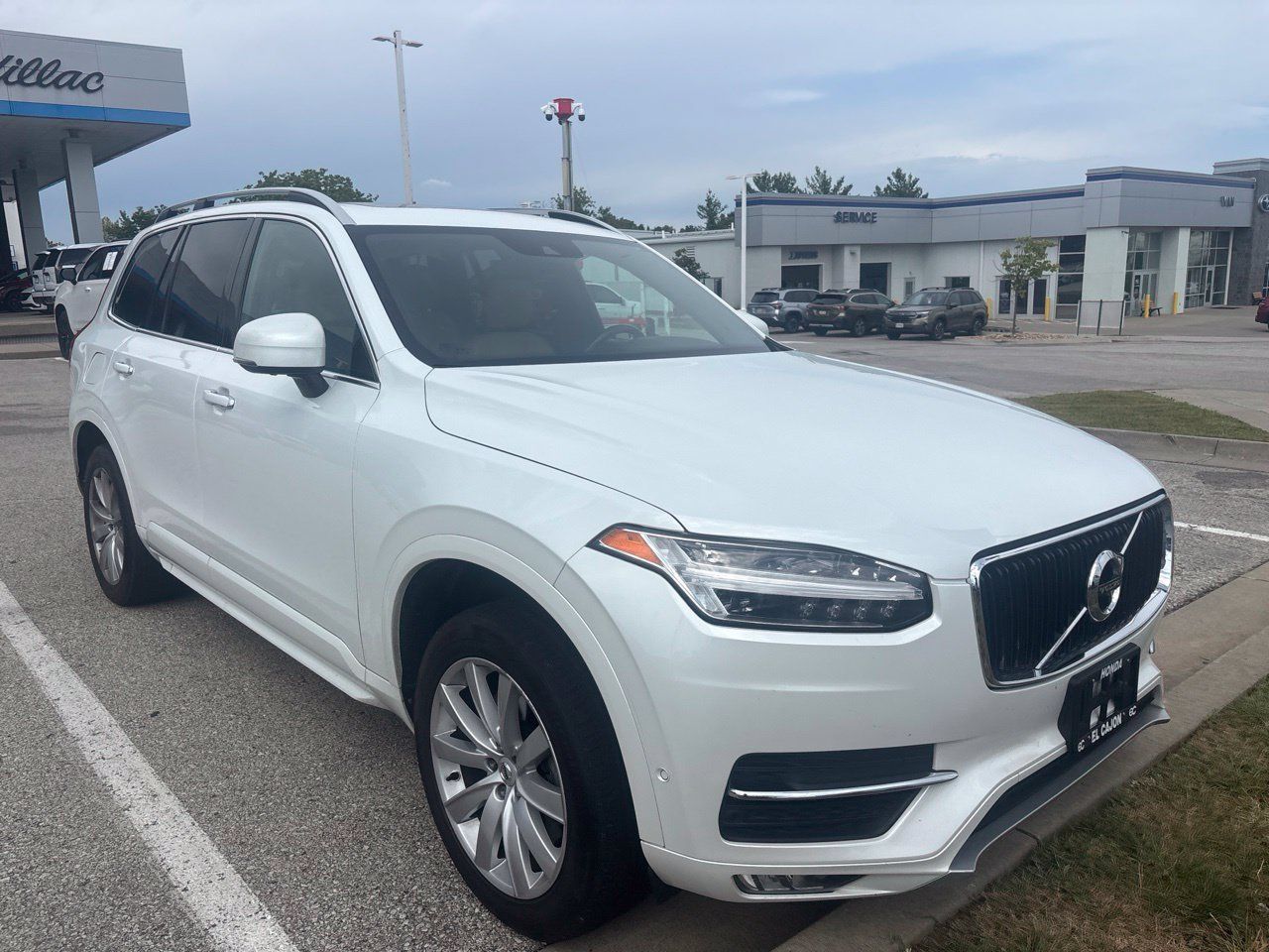 Used 2018 Volvo XC90 T5 Momentum w/ Convenience Package FWD image 9