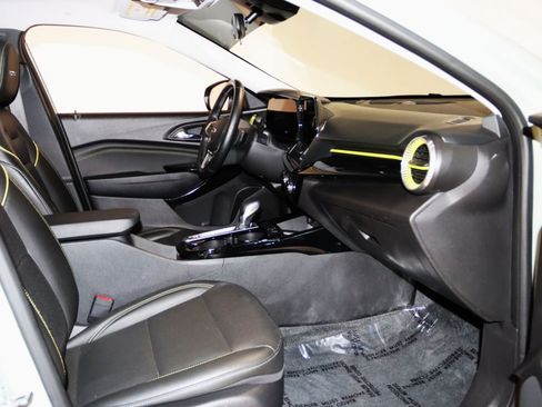 Used 2025 Chevrolet Trax ACTIV w/ Sunroof Package FWD image 58