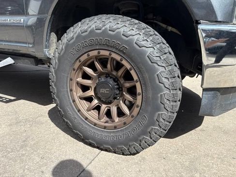 Used 2019 Ford F350 XLT w/ XLT Premium Package AWD/4WD image 5
