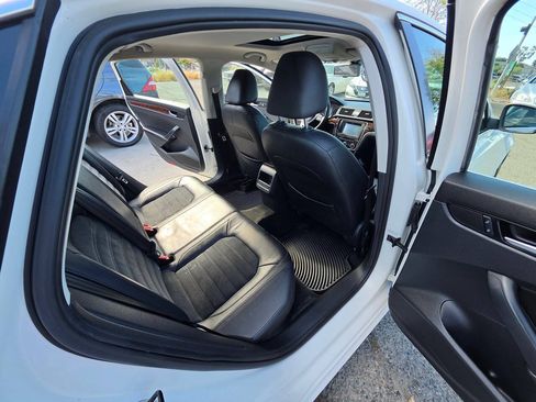 Used 2012 Volkswagen Passat 2.5 SEL Premium FWD image 29