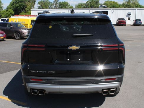 Used 2025 Chevrolet Traverse LT AWD/4WD image 6