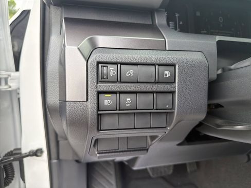 Certified 2025 Toyota 4Runner SR5 AWD/4WD image 17
