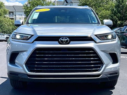 Used 2025 Toyota Grand Highlander AWD image 3