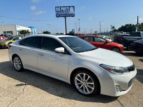 Used 2014 Toyota Avalon Limited FWD image 2