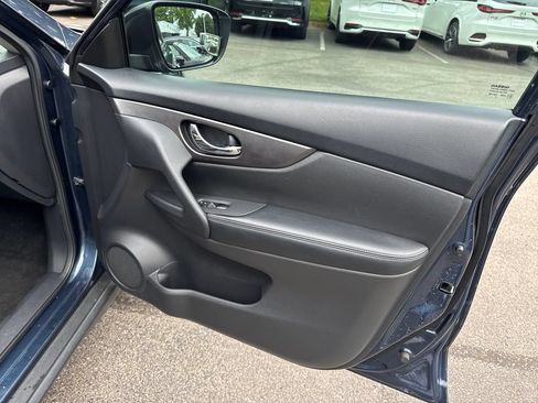 Used 2016 Nissan Rogue SV FWD image 73