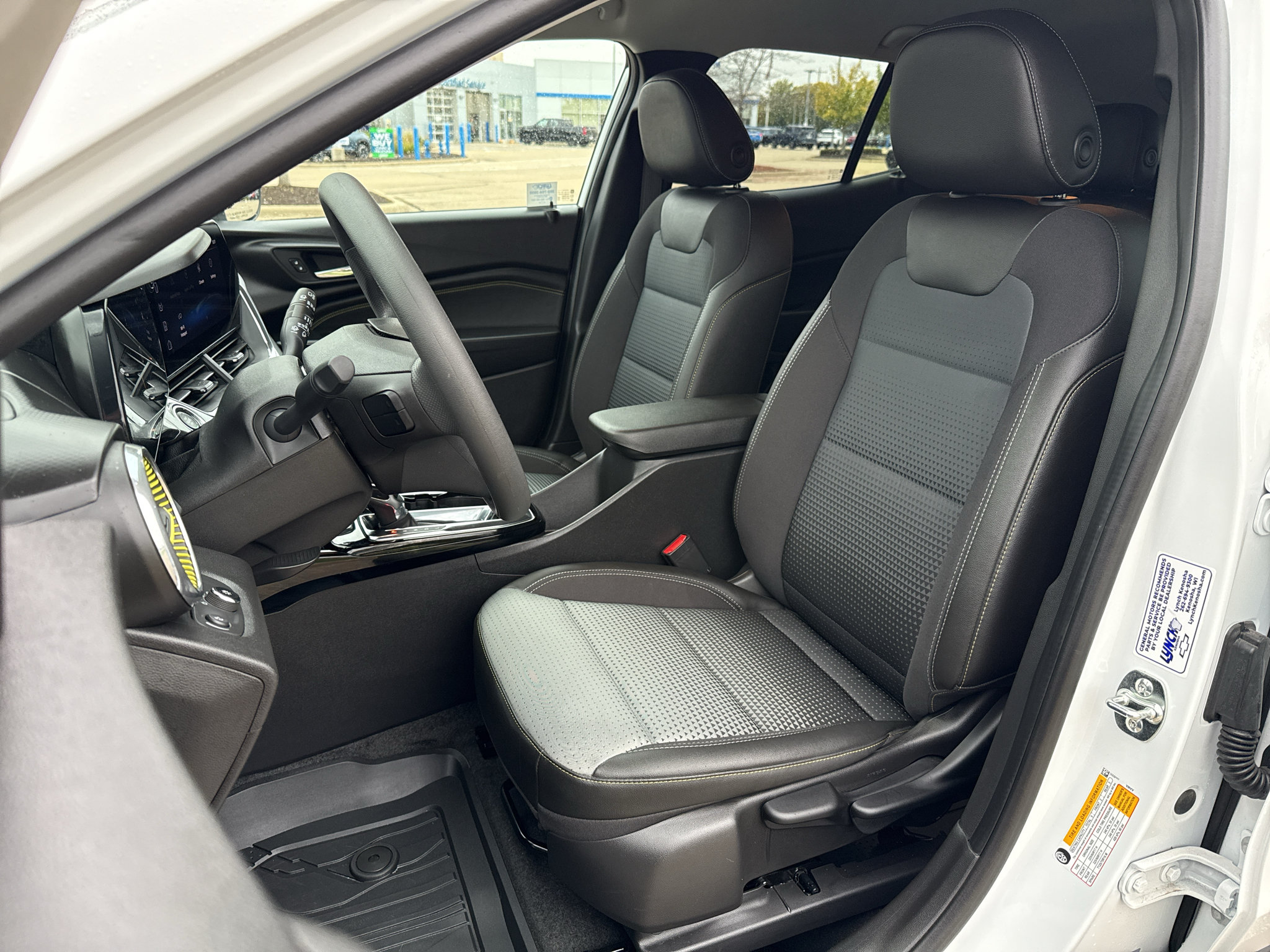 New 2026 Chevrolet Trax LT w/ LPO, Blackout Package FWD image 10