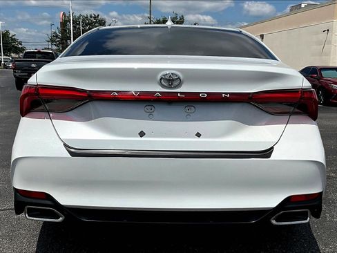 Used 2019 Toyota Avalon XLE w/ Moonroof Package FWD image 5