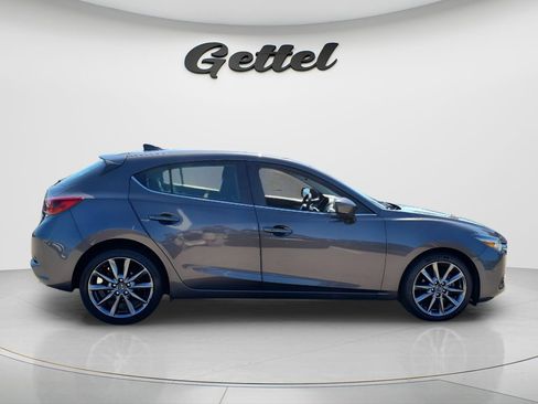 Used 2018 MAZDA MAZDA3 Grand Touring w/ Premium Equipment Package FWD image 4