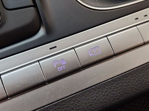 Used 2024 Kia Carnival LX FWD image 30