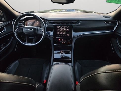 Used 2021 Jeep Grand Cherokee L Laredo image 18