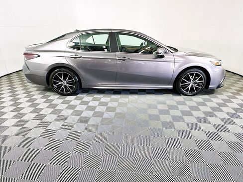 Used 2024 Toyota Camry SE image 2