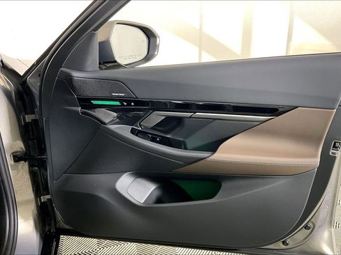 New 2026 BMW 530i xDrive AWD/4WD image 18