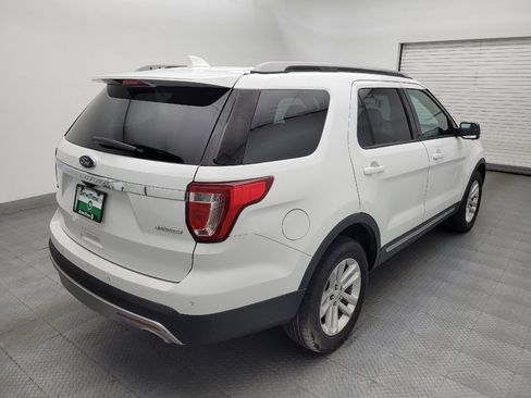 Used 2017 Ford Explorer XLT FWD image 9
