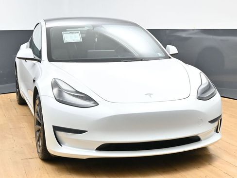 Used 2023 Tesla Model 3 Standard Range RWD image 3