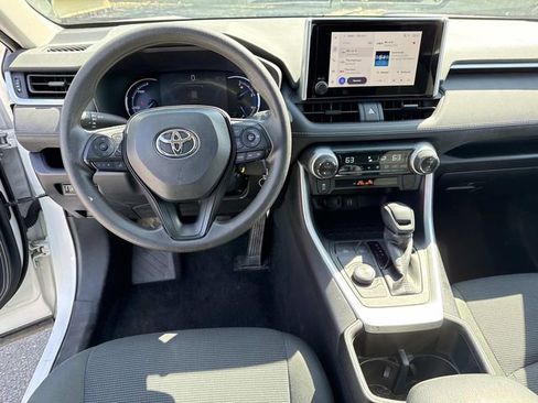 Used 2024 Toyota RAV4 LE image 17