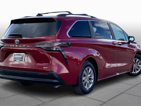 Used 2025 Toyota Sienna XLE w/ XLE Plus Package image 13