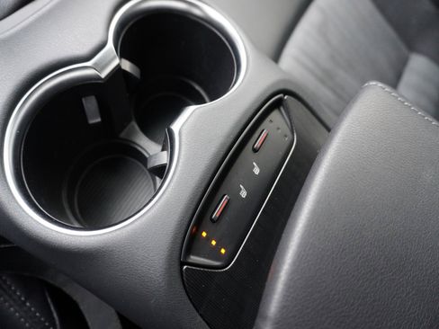 Used 2021 Toyota Venza XLE w/ Carpet Mat Package (TMS) image 23