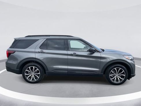 New 2026 Ford Explorer ST-Line image 3