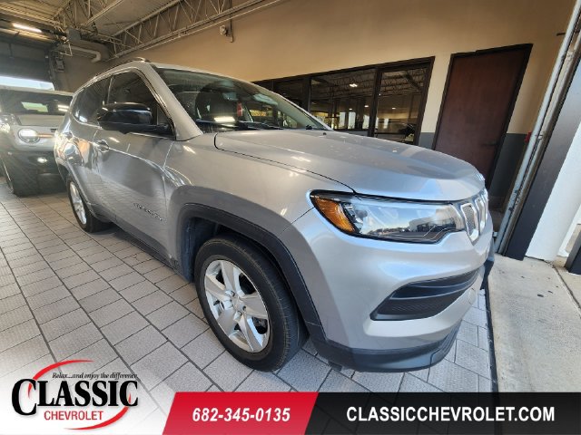 Used 2022 Jeep Compass Latitude w/ Convenience Group FWD image 1
