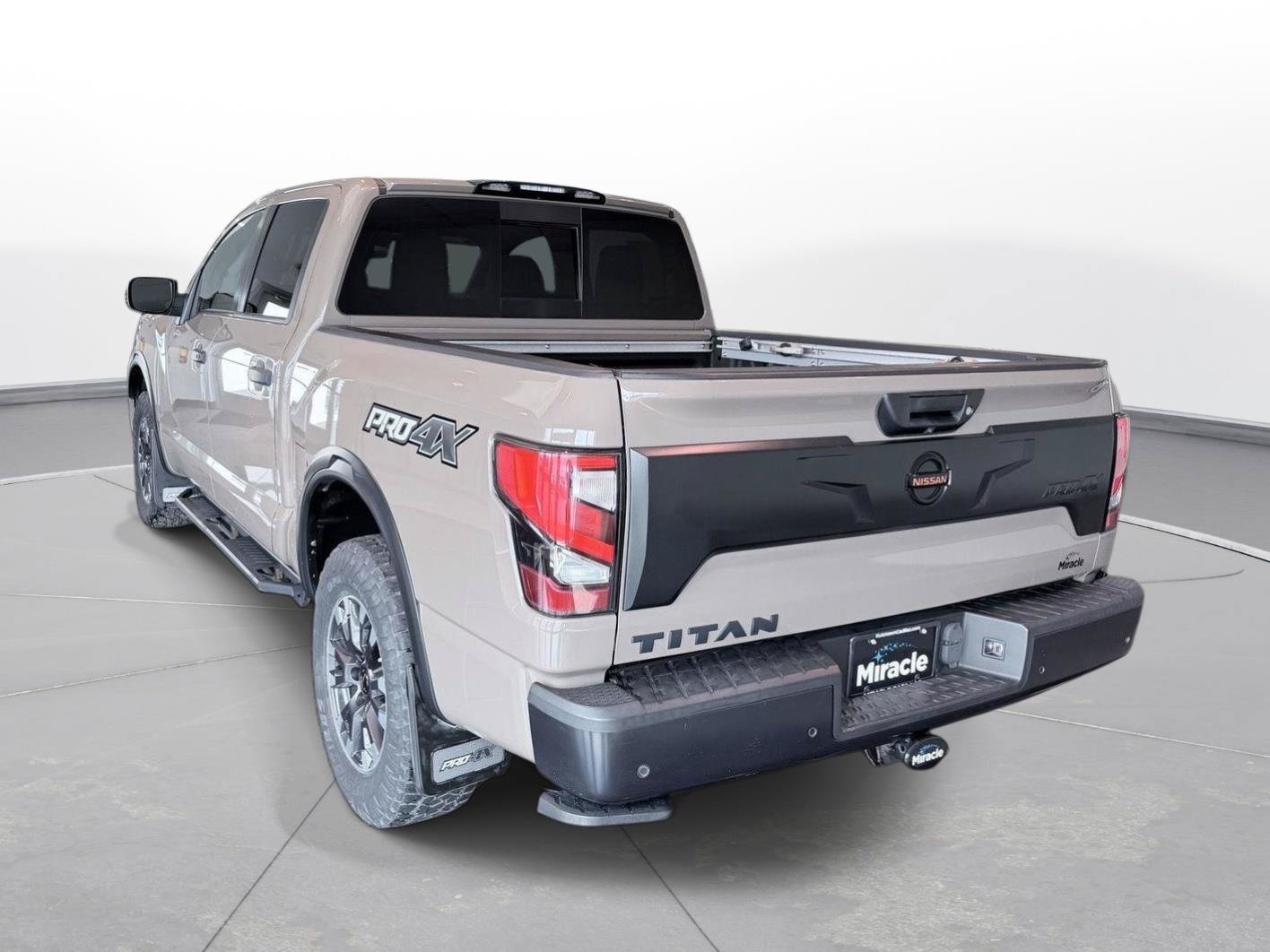 Used 2021 Nissan Titan PRO-4X w/ Pro-4x Utility Package AWD/4WD image 4