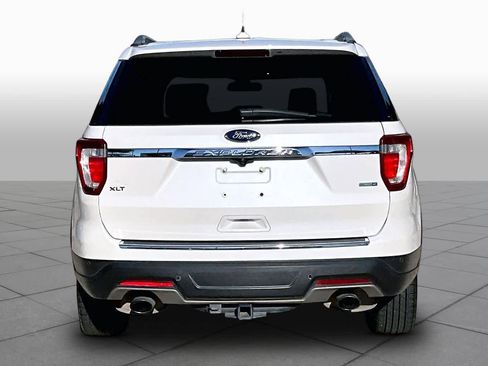 Used 2018 Ford Explorer XLT w/ Equipment Group 202A AWD/4WD image 5