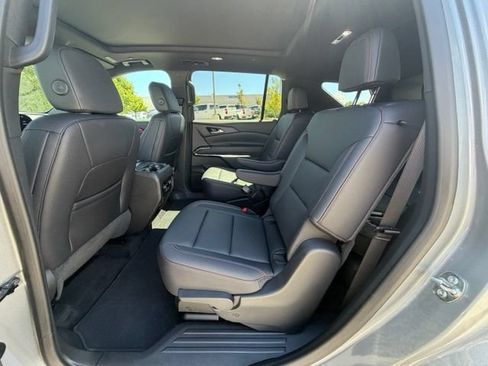 Used 2025 Chevrolet Traverse Z71 w/ Driver Confidence Package AWD/4WD image 25