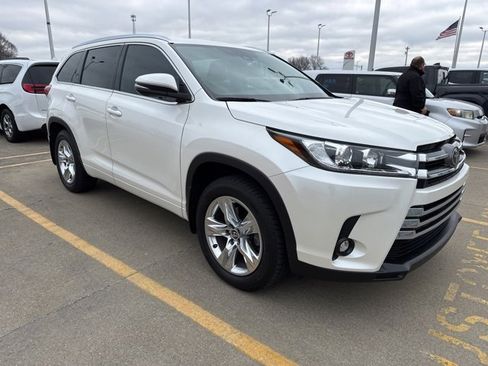 Used 2019 Toyota Highlander Limited image 12