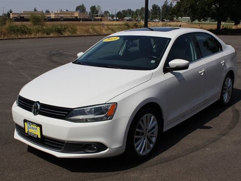 Used 2013 Volkswagen Jetta SEL FWD image 2