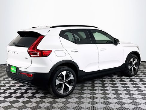 Used 2023 Volvo XC40 B4 Ultimate image 10