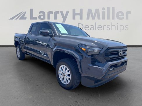 Certified 2025 Toyota Tacoma SR5 AWD/4WD image 7