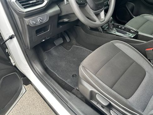 Used 2021 Chevrolet TrailBlazer LS FWD image 24