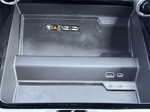 New 2025 Chevrolet Suburban Premier RWD image 31