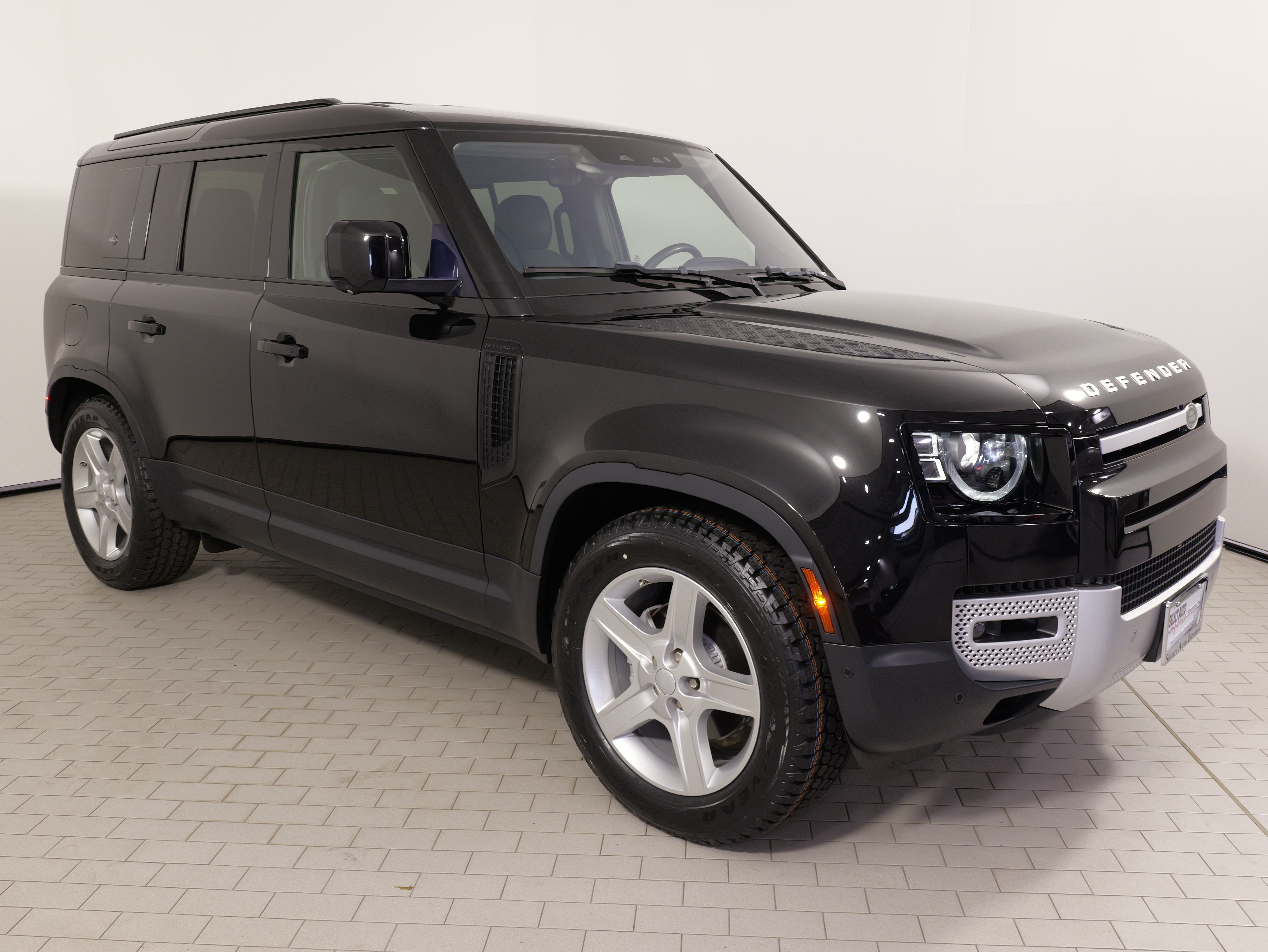 Used 2020 Land Rover Defender 110 SE AWD/4WD image 7