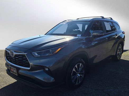 Used 2023 Toyota Highlander XLE image 7