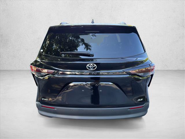 Used 2026 Toyota Sienna XLE FWD image 4