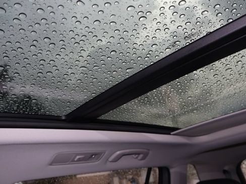 Certified 2023 Volkswagen Tiguan SE w/ Panoramic Sunroof Package FWD image 28