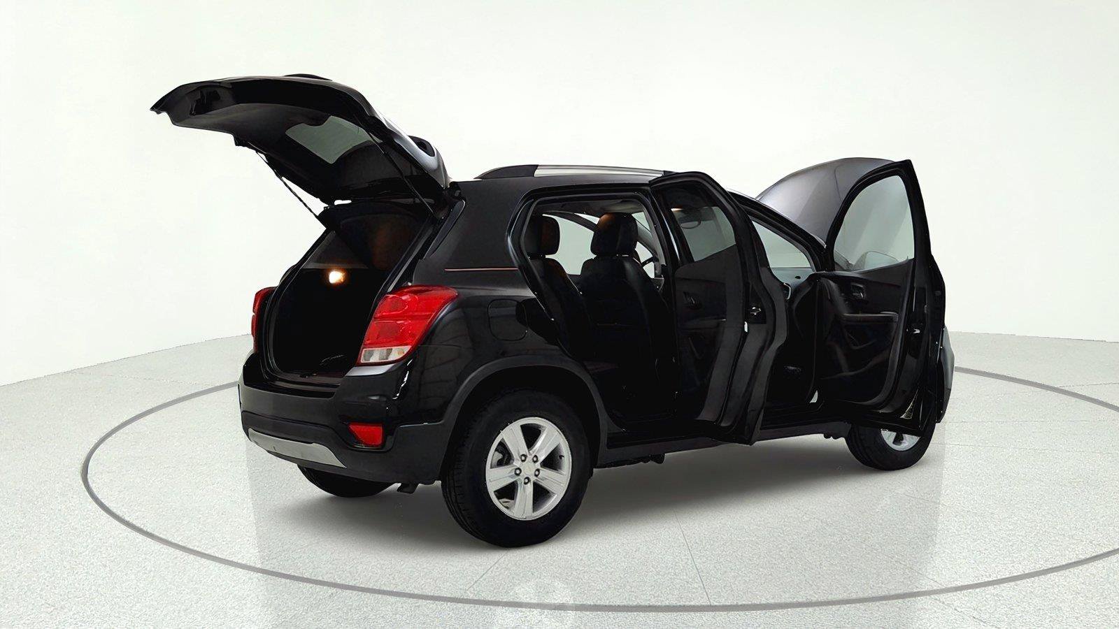 Used 2022 Chevrolet Trax LT w/ LT Convenience Package AWD/4WD image 36