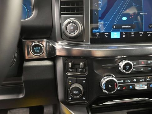 New 2026 Ford F250 Lariat w/ Black Appearance Package AWD/4WD image 19