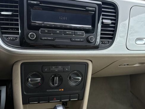 Used 2015 Volkswagen Beetle 1.8T image 17