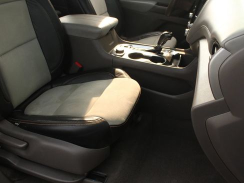 Used 2018 Chevrolet Traverse LT AWD/4WD image 28