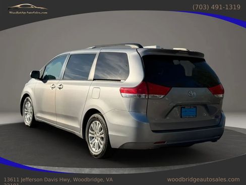Used 2011 Toyota Sienna XLE image 7