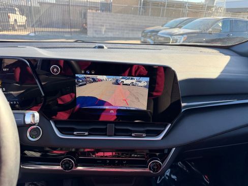 Used 2025 Chevrolet Equinox LT image 17