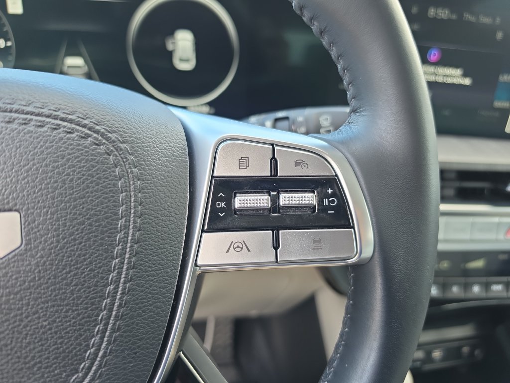 Used 2024 Kia Telluride SX w/ Towing Package FWD image 25