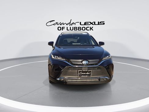 Used 2022 Toyota Venza XLE AWD/4WD image 3